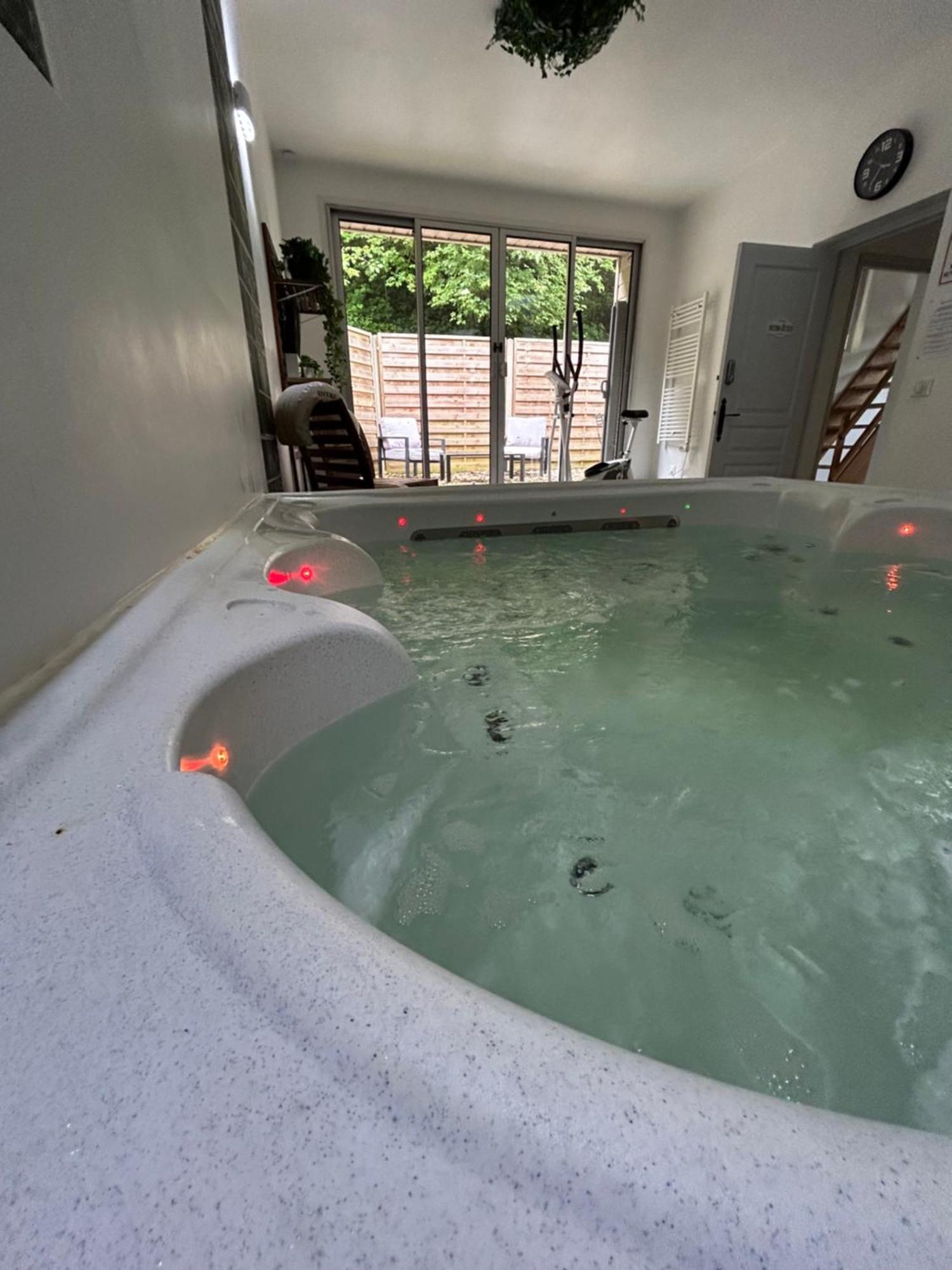 Loft And Spa Les Preaux 외부 사진