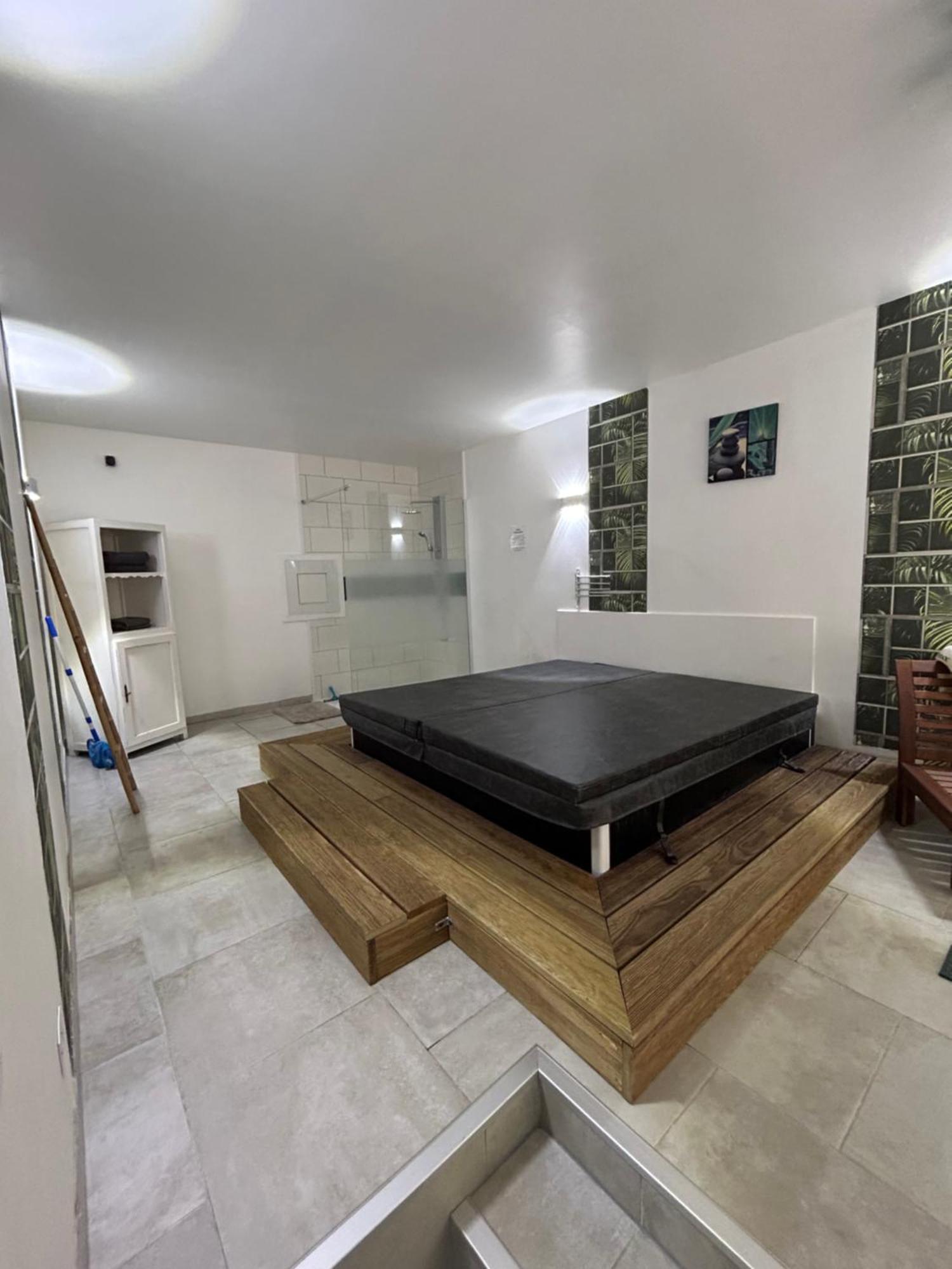 Loft And Spa Les Preaux 외부 사진
